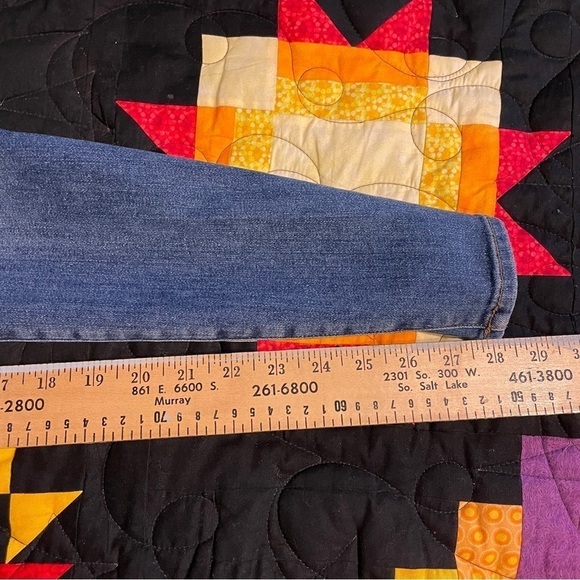 Good American skinny jeans some distressing - Picture 6 of 10